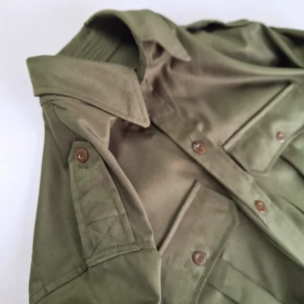 detalhe Camisa Sarja