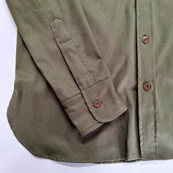 detalhe Camisa Sarja