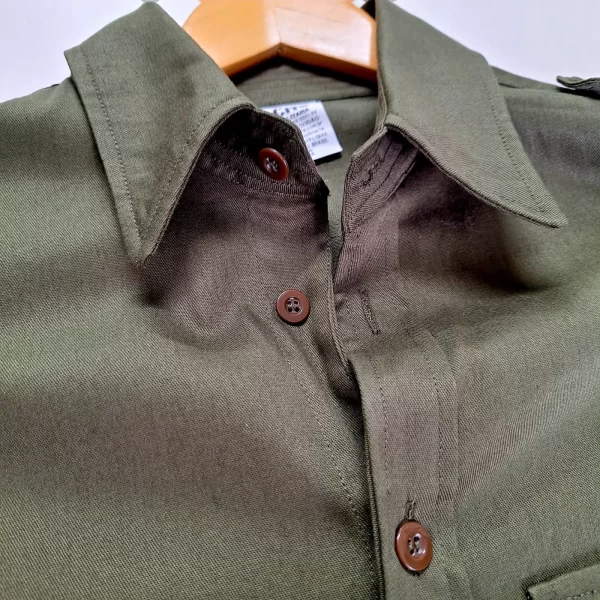 detalhe Camisa Sarja